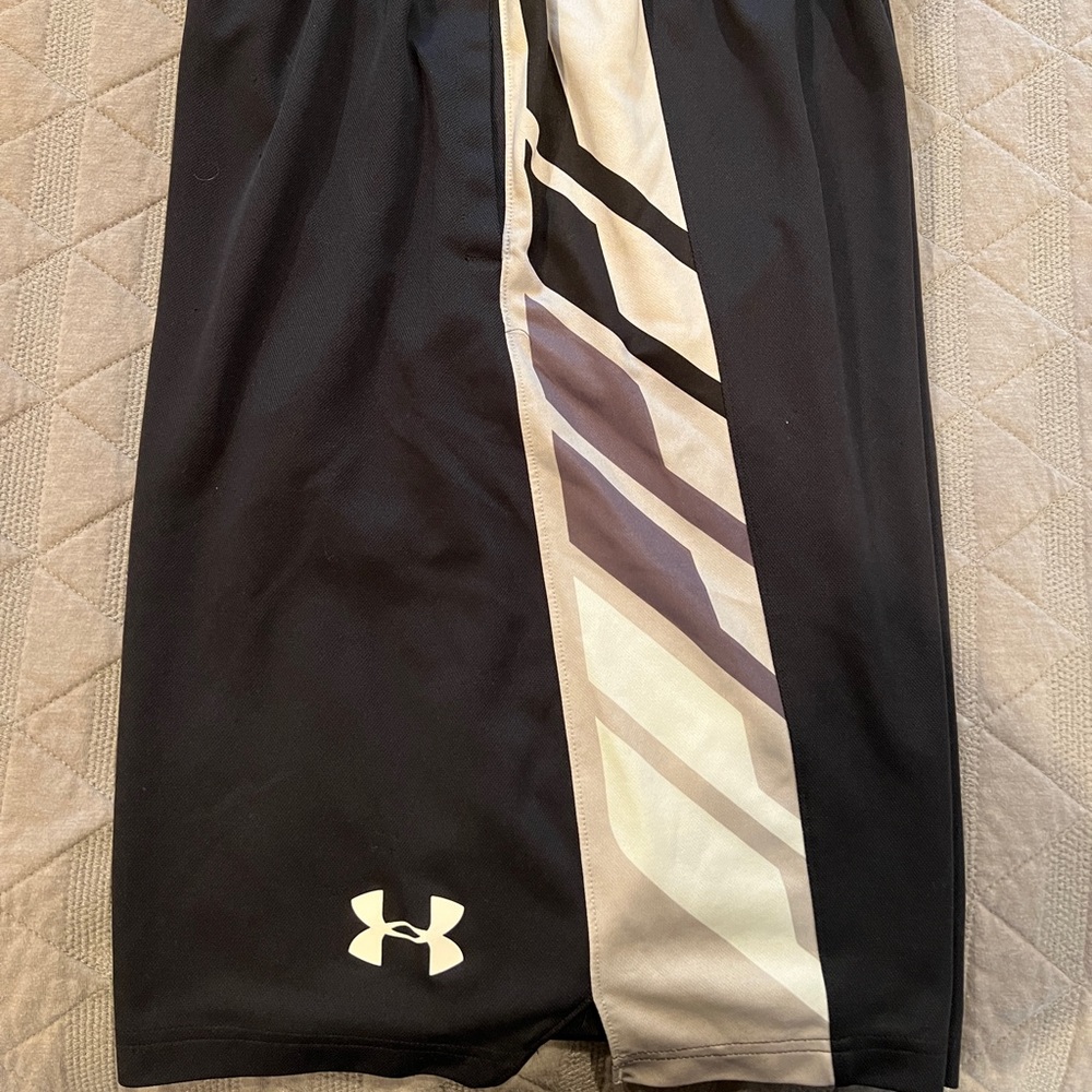 Like new under armor basketball shorts size men’s medium